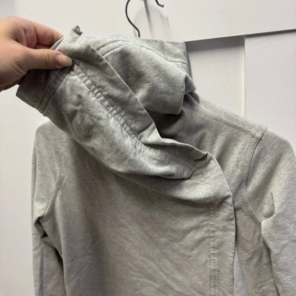 Lululemon grey savasana wrap size 8 - Picture 2 of 6